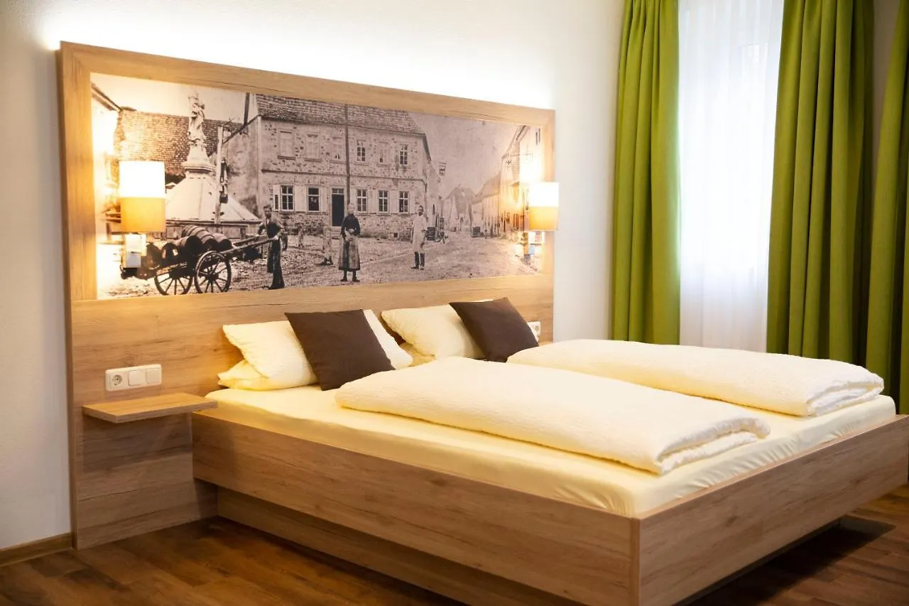 ***  Der Patrizierhof - Weingut Gasthof Hotel - Familie Grebner Grosslangheim Deutschland